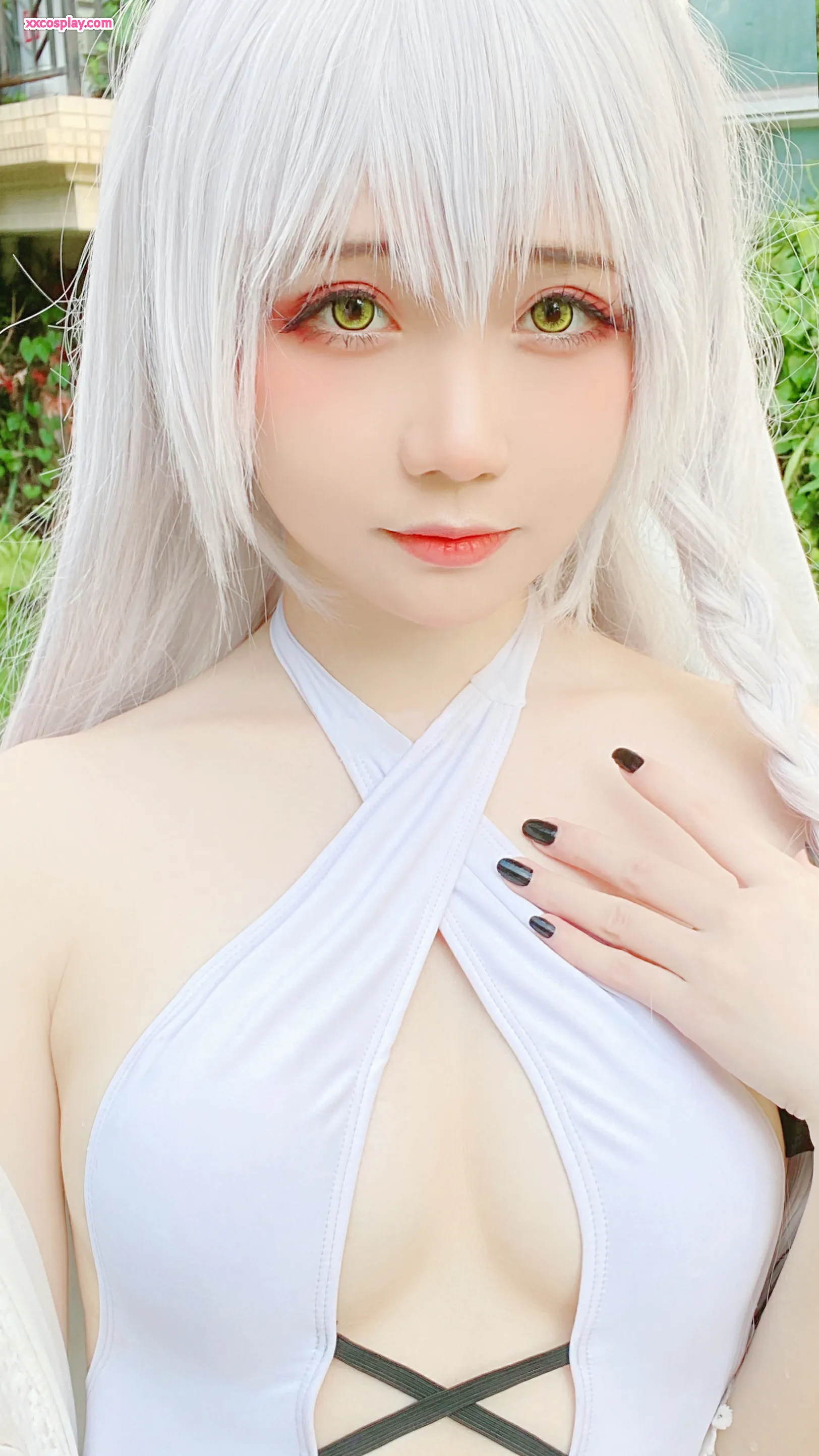 Menmen Tan's Hermione Granger Swimsuit Selfies